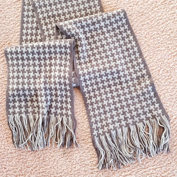 NWOT NEW Light Dark Gray Tassels Patterned Scarf - Picture 7 of 7